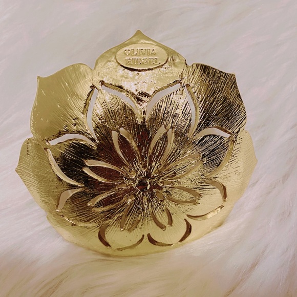 Olivia Riegel Gold Windsor Ring Holder - Picture 5 of 6